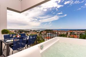 Balkón nebo terasa v ubytování Panorama Suite Dora with Jacuzzi