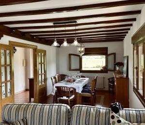 Posezení v ubytování Villa El Quejigal - 13800 + 13 fotografií