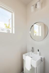 Koupelna v ubytování Center of LoHi - Roof Deck - Walk Everywhere + 21 fotografií