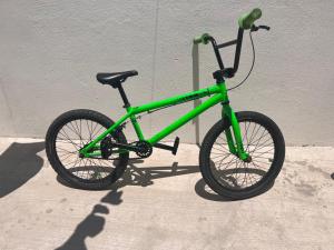 a green bike parked in front of a building at Casa SOL #222, para 6 personas in La Paz