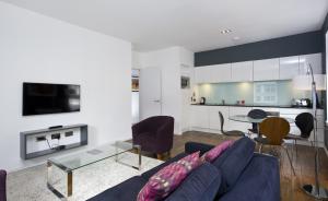 Ruang duduk di Destiny Scotland -The Malt House Apartments