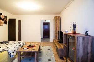 a room with a bed and a table in it at Studio Central ”Dacul” in Hunedoara