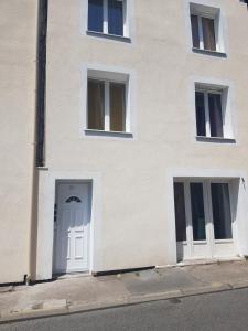 Το κτήριο όπου στεγάζεται  το διαμέρισμα