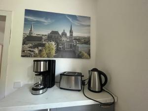 Příslušenství pro přípravu čaje a kávy v ubytování MON Bijou 2 Schlafzimmer