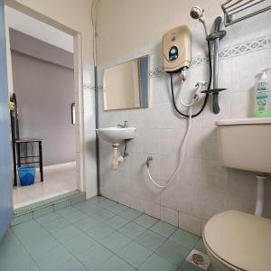a bathroom with a shower and a sink at Kota Lodge Guest House in Malacca +63 photos