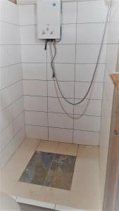 حمام في Mara'ai le spot Tubuai Ch Double piscine salle d'eau et WC privée