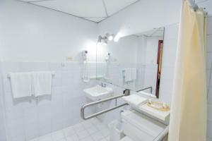Koupelna v ubytování Grand Hotel Loja + 37 fotografií