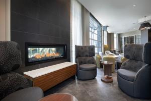 Posezení v ubytování Courtyard by Marriott Nanaimo