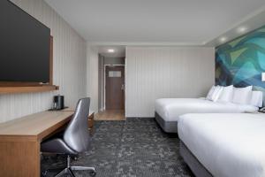 TV a/nebo společenská místnost v ubytování Courtyard by Marriott Nanaimo