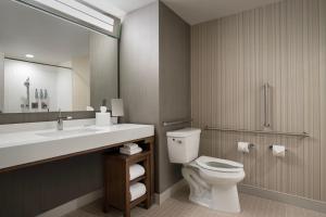 Koupelna v ubytování Courtyard by Marriott Nanaimo