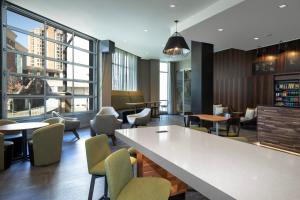 Posezení v ubytování Courtyard by Marriott Nanaimo