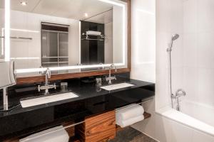 Ένα μπάνιο στο Zurich Marriott Hotel