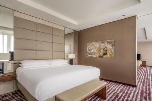 Ένα ή περισσότερα κρεβάτια σε δωμάτιο στο Zurich Marriott Hotel