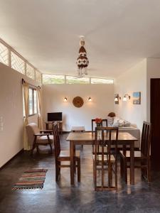 a dining room with a table and chairs at El Clan Hostel in Puerto Viejo