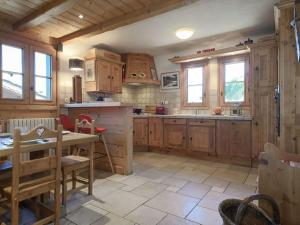 Chalet de Luxe 131m² Courchevel 1650 - 10 Pers., 5 Chambres, Proche Pistes et Centre, Spa, Parking - FR-1-631-147