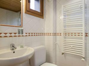 Chalet de Luxe 131m² Courchevel 1650 - 10 Pers., 5 Chambres, Proche Pistes et Centre, Spa, Parking - FR-1-631-147