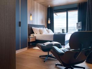 Gallery image of Chalet luxe 12 pers avec piscine, sauna, hammam, home cinéma et ski aux pieds à Arc 1800 - FR-1-686-30 in Arc 1800