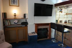Dapur atau dapur kecil di OLIVERS Strickley over 35 years only