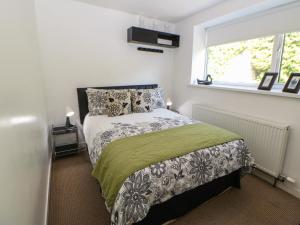 a bedroom with a bed and a window at Hollie Cottage in Haltwhistle