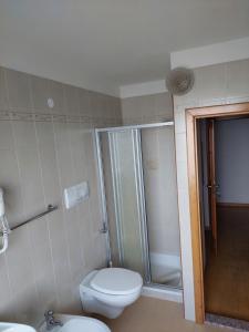 Koupelna v ubytování Albergo Scoiattolo