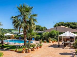 Zdjęcie z galerii obiektu Chalet méditerranéen avec piscine, jardin et Wi-Fi près de la plage à Santa Margalida - ES-266-3 w mieście Santa Margalida