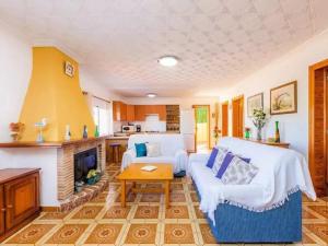 Zdjęcie z galerii obiektu Chalet méditerranéen avec piscine, jardin et Wi-Fi près de la plage à Santa Margalida - ES-266-3 w mieście Santa Margalida