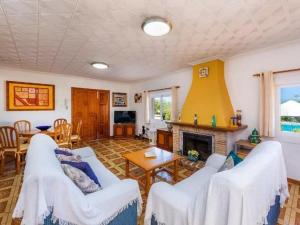 Zdjęcie z galerii obiektu Chalet méditerranéen avec piscine, jardin et Wi-Fi près de la plage à Santa Margalida - ES-266-3 w mieście Santa Margalida