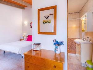 Zdjęcie z galerii obiektu Chalet méditerranéen avec piscine, jardin et Wi-Fi près de la plage à Santa Margalida - ES-266-3 w mieście Santa Margalida