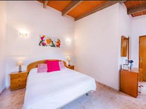 Zdjęcie z galerii obiektu Chalet méditerranéen avec piscine, jardin et Wi-Fi près de la plage à Santa Margalida - ES-266-3 w mieście Santa Margalida