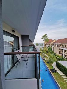 Bazén v ubytování Centara Life Cha-Am Beach Resort Hua Hin nebo v jeho okolí