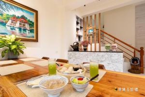 a dining room table with food and drinks on it at 聚一夏民宿 in Jiali