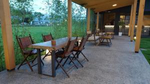 Restoran või mõni muu söögikoht majutusasutuses Jiaoxi Pusu Homestay