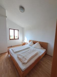Postel nebo postele na pokoji v ubytování Apartments Pavlovic