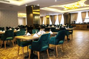 Restaurace v ubytování Move npic Zenat al Hayat Hotel