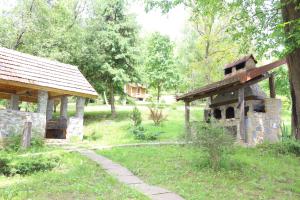 Fotografie z fotogalerie ubytování Садиба У Романа 'корпус із сауною' v destinaci Verkhneye Sinevidnoye