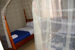 Postel nebo postele na pokoji v ubytování WAMALA RESORT HOTEL SSESE