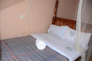 Postel nebo postele na pokoji v ubytování WAMALA RESORT HOTEL SSESE
