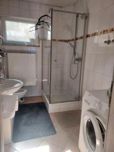 a bathroom with a shower and a washing machine at FERIENWOHNUNG Marina in Bad Ems