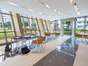Χώρος καθιστικού στο Bright & Cozy Studio Condo in Commonwealth, UP Diliman