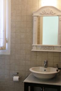 Ванна кімната в Vereniki Andros guesthouse