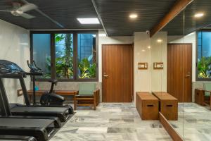 Фітнес-центр і / або тренажери в CHiEM HoiAn - The Beachside Boutique Hotel & Villa