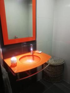 Zdjęcie z galerii obiektu Luminoso apartamento con terraza w Maladze