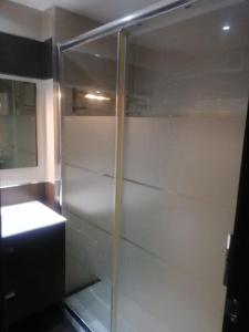 Zdjęcie z galerii obiektu Luminoso apartamento con terraza w Maladze