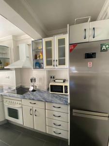 Zdjęcie z galerii obiektu Luminoso apartamento con terraza w Maladze +7 zdjęć