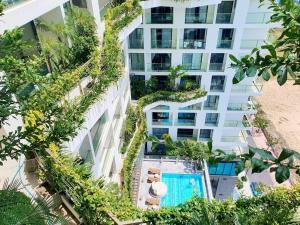 an overhead view of a building with a swimming pool and trees at Apec Sunsea Condotel Phu Yen in Liên Trì (3)