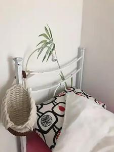 A bed or beds in a room at Heidi's Apartment