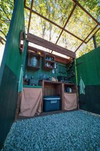 a kitchen in a green building with a roof at Yatu in Drábsko