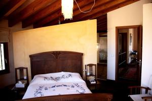a bedroom with a bed with a wooden head board at Petit Torrent Fals in Santa Eugenia