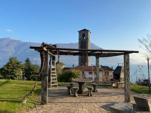 a picnic area with a table and a tower at Abschalten vom Alltag in Brissago in Brissago