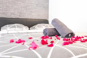 Posteľ alebo postele v izbe v ubytovaní Cosy Room Jacuzzi Romantique + 2 fotografie
